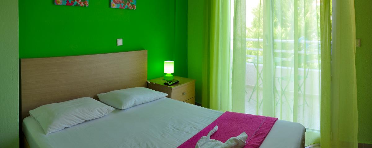 iridahouse-green-bedroom